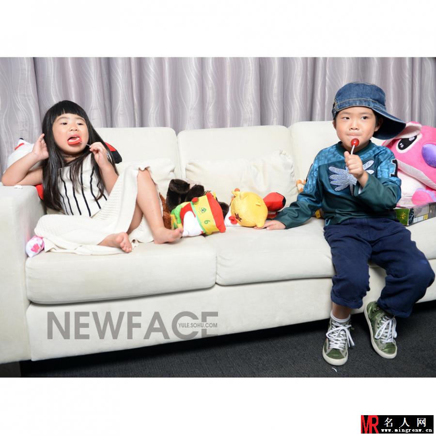 Grace姐姐和Joe哥哥童趣写真 萌态十足逗乐现场(1)
