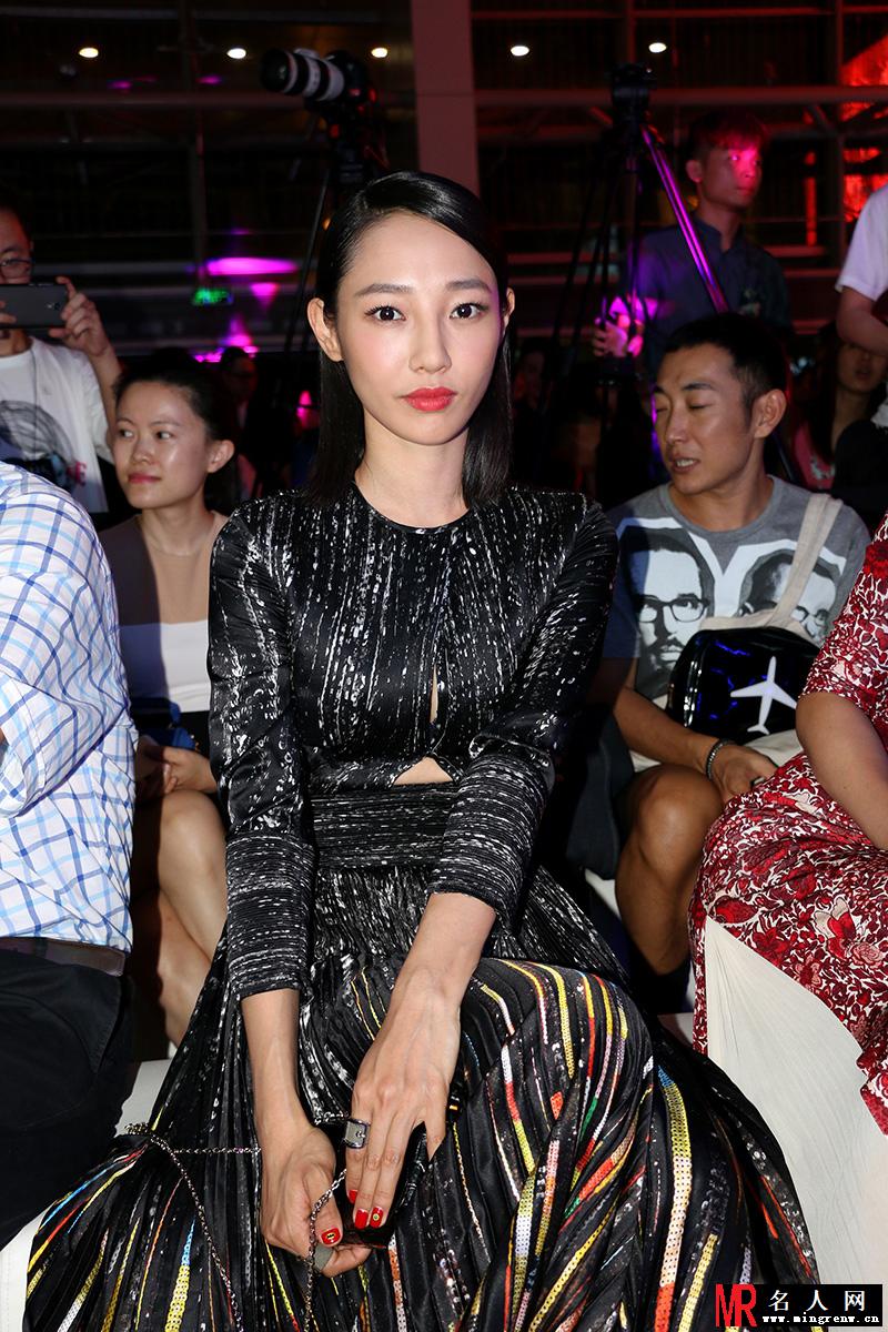 白百何霸气亮相 获封百变摩登女王(1)
