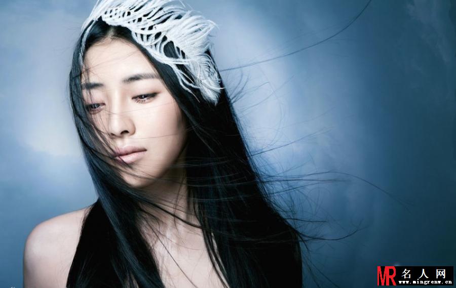 黎一萱冷艳写真 长发飘飘尽显美感(1)