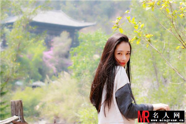 郭碧婷文艺写真 长发飘飘诠释原始韵味(1)