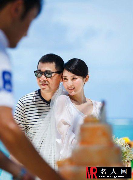 陈建斌蒋勤勤结婚8周年 补办婚礼浪漫湿吻(1)