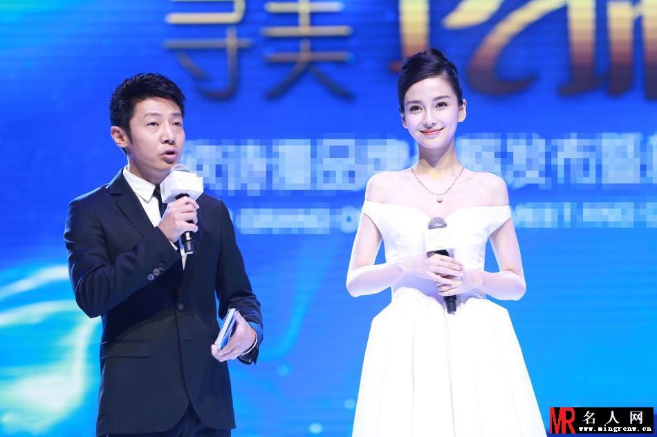Angelababy头戴皇冠白裙仙气 秒变小公举(1)