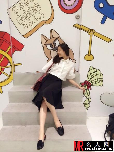 倪妮北京之旅生活照 女神邂逅蓝胖子(1)