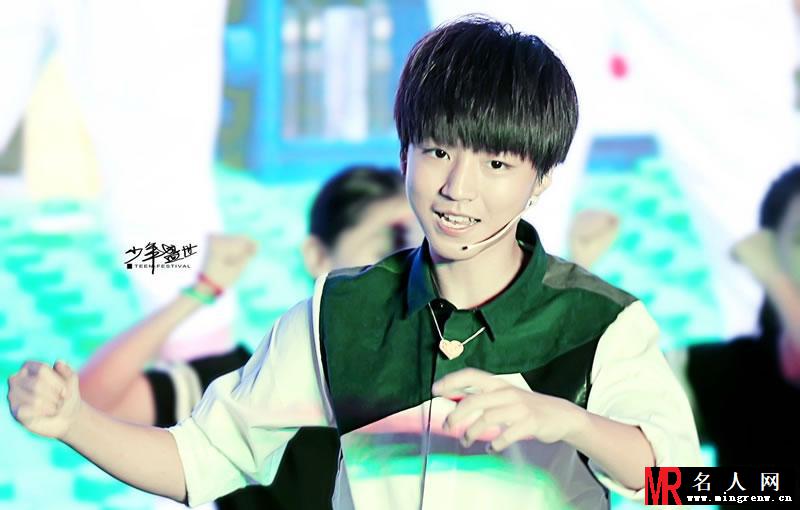 TFBOYS王俊凯《中国文艺》 两个虎牙可爱至极(1)