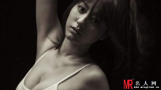 裸背性感诱惑 日本女星杉本有美撩拨人心(1)