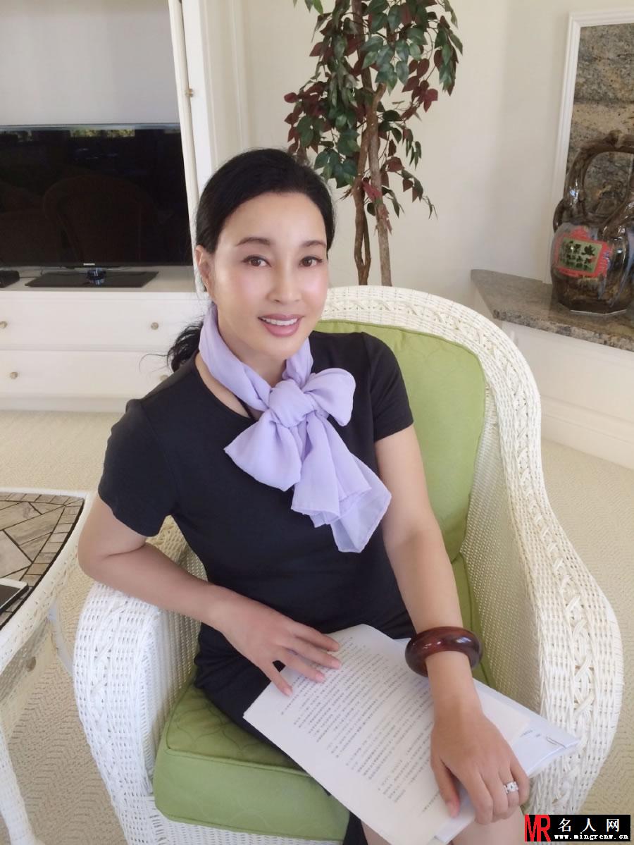 刘晓庆微博晒美照 美肌无暇容颜不老(1)