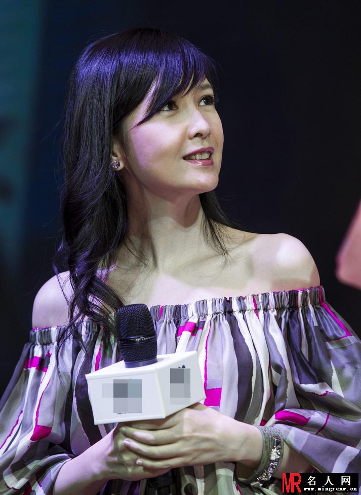 周慧敏花裙现身捞金 不老女神引围观(1)