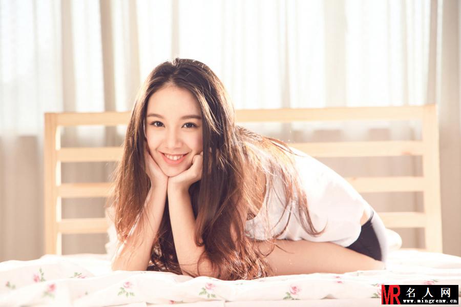 程砚秋最新写真曝光 甜美笑容清新可人(1)