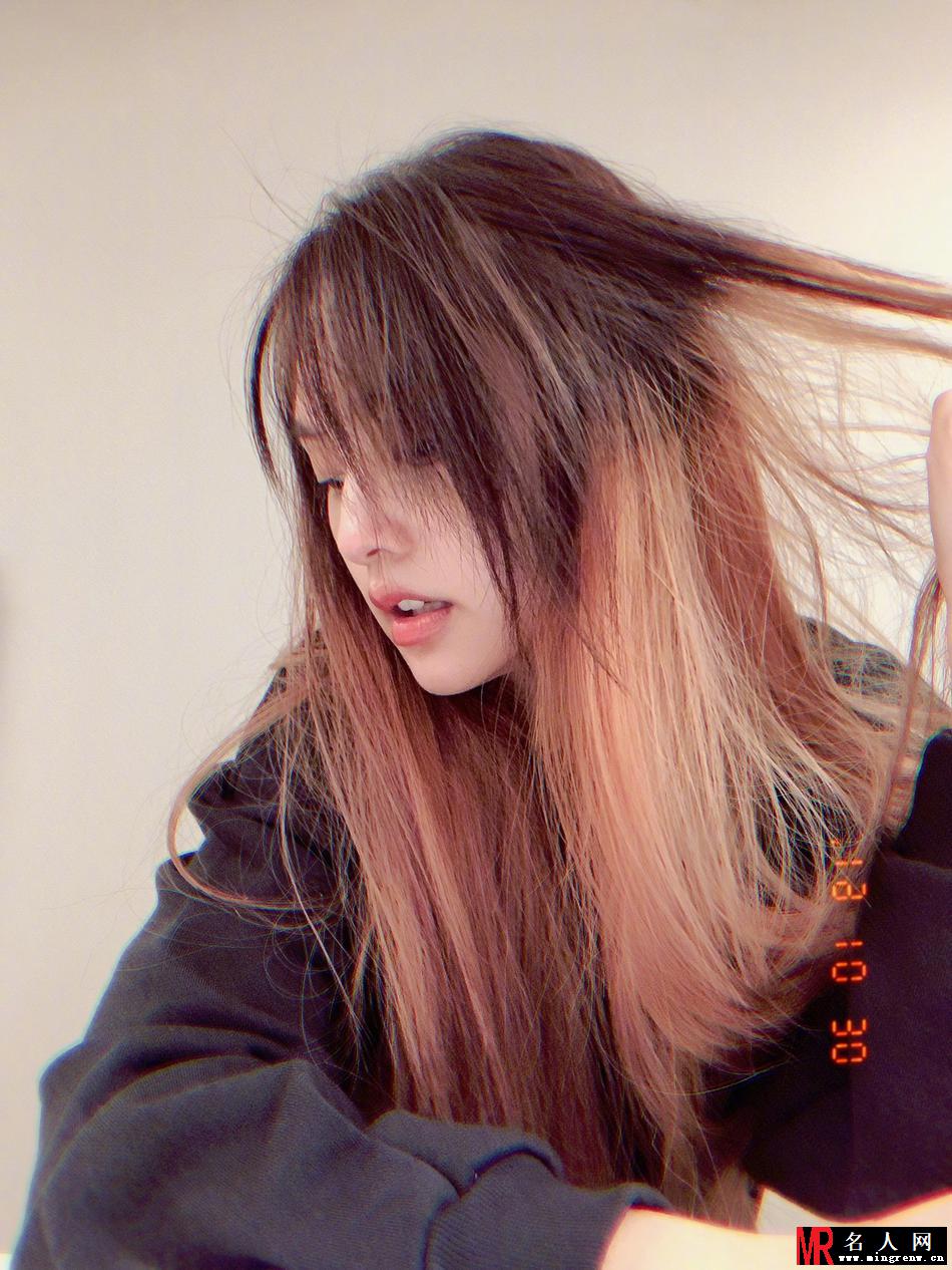 杨丞琳分享自己的新发色 坐了七个半小时还没弄好(1)