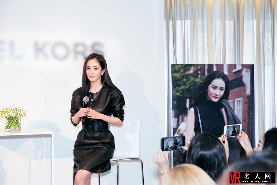 杨幂黑色皮裙惊艳亮相 美艳大气尽显妙曼身姿(1)