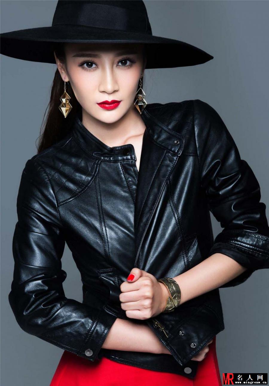 唐菀红唇写真曝光 总攻气质女王范儿(1)