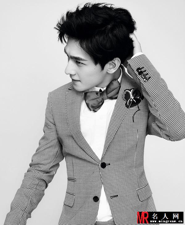 杨洋时尚大片登封面 帅气造型展暖男魅力(1)