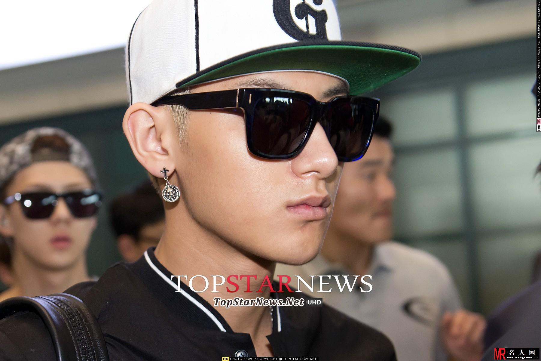 2014年6月EXO武汉飞韩国机场时尚写真 黄子韬图片写真帅气(1)