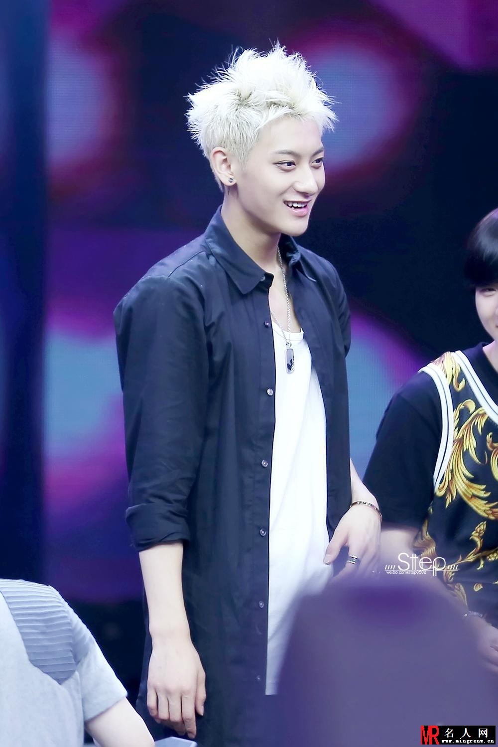 2014年6月EXO中国快乐大本营录制现场黄子韬图片帅气时尚(1)