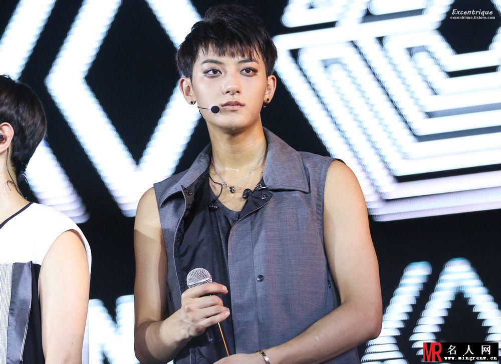 2014年9月EXO雅加达演唱会时尚帅气引爆全场黄子韬图片(1)