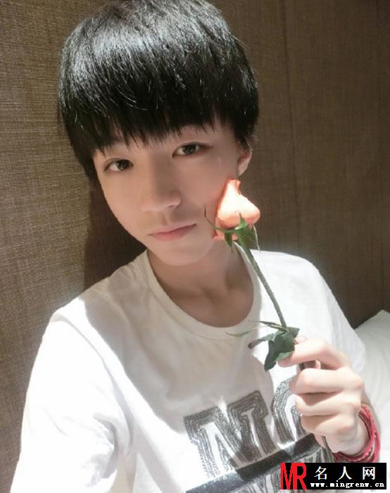 TFBOYS王俊凯2015自拍生活照 帅气阳光卖萌可爱(1)