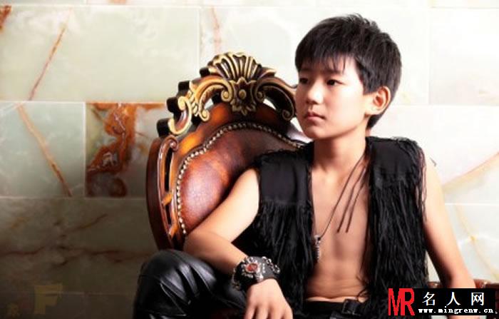 TFBOYS王源2012年青涩可爱生活照集(1)