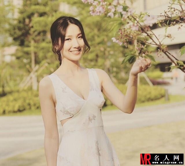 王祖蓝娇妻李亚楠性感低胸 诱惑动人身材劲爆(1)