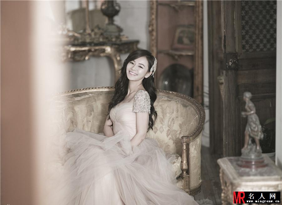 王婧婚纱写真 尽显甜蜜女人范(1)