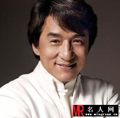 成龙温馨全家福曝光 功夫巨星卖萌引围观(1)