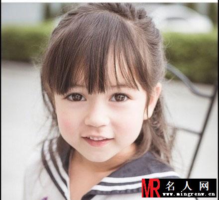 泰国小萝莉网络爆红 大眼软妹嘟嘴卖萌(1)
