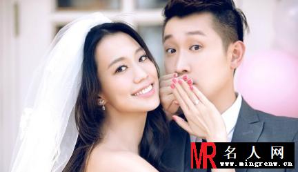 吴辰君晒婚照庆两周年 婚姻幸福满脸甜蜜(1)