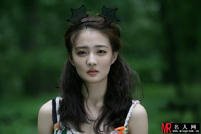 徐璐清纯写真曝光 轻颦浅笑煞是动人(1)