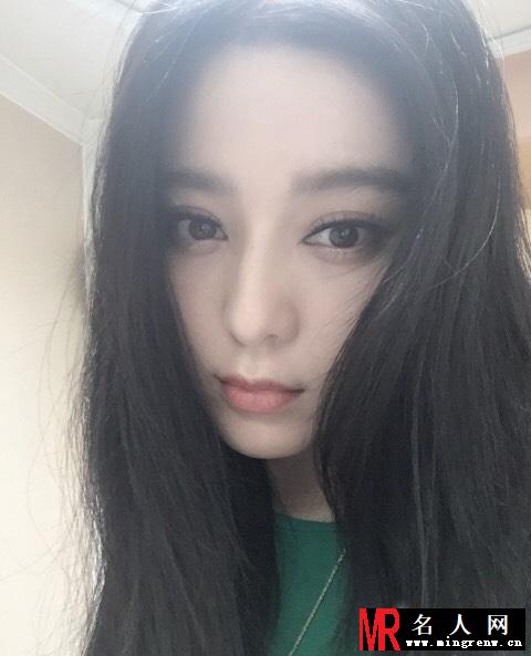 范冰冰疑遭李晨剪坏长发 自拍发微博撒娇(1)