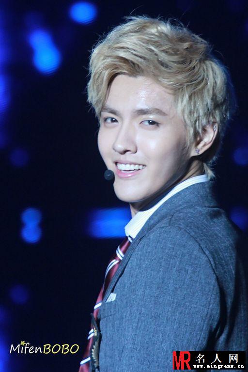 2013年上海西岸音乐节吴亦凡帅气亮相EXO兄弟全力演唱(1)