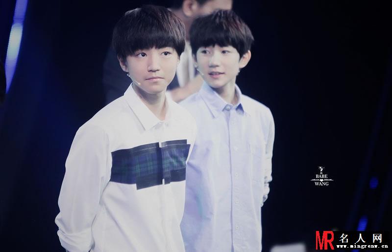 TFBOYS《中国文艺》三人合照 精彩表演带动全场(1)