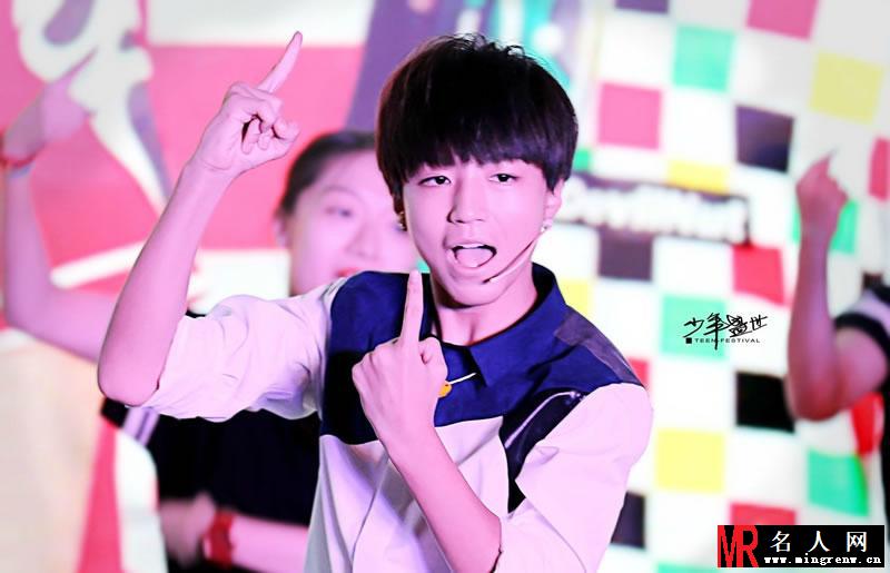 TFBOYS王俊凯《中国文艺》 两个虎牙可爱至极(1)