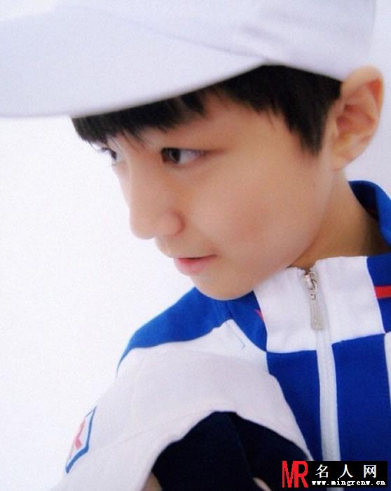 TFBOYS王俊凯2013年青涩生活照集(1)