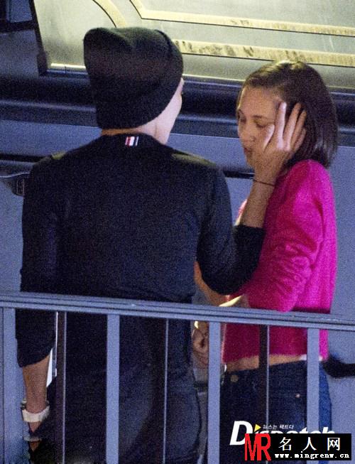 权志龙水原希子约会照曝光 亲密调情旁若无人(1)