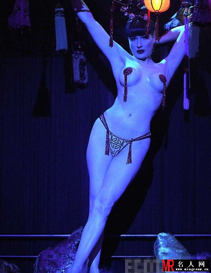 脱衣舞娘万提斯全裸现身 展完美胴体(1)
