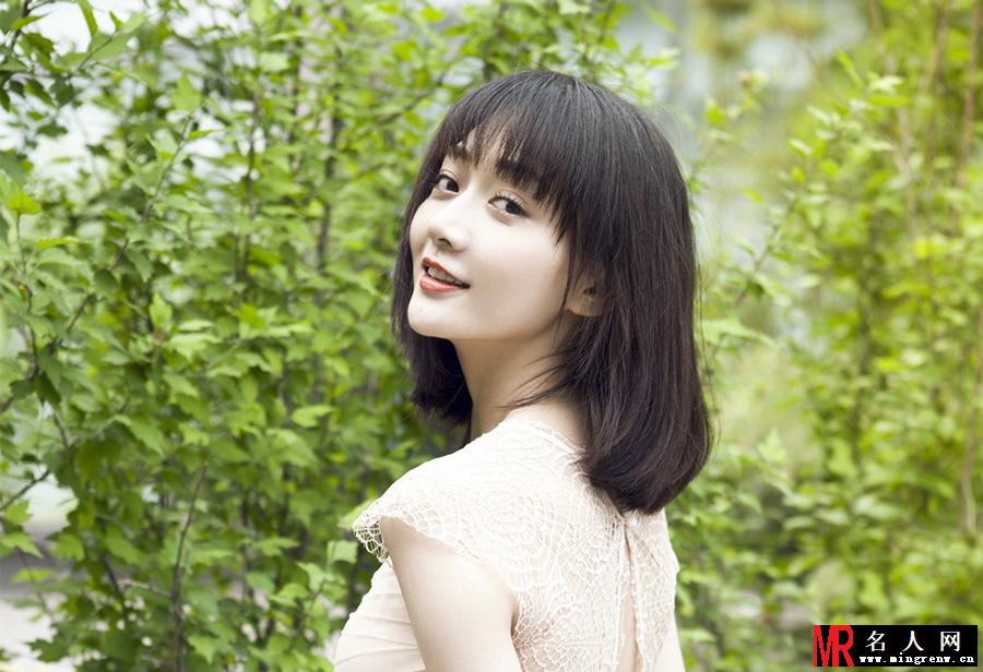 潘之琳精致写真 红唇彰显俏丽容颜(1)