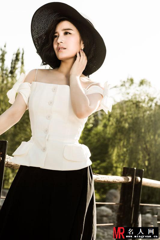 王碧儿最新写真 街头徜徉显自在(1)