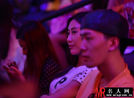 杨坤与女友私照曝光 亲密合照遭外泄(1)