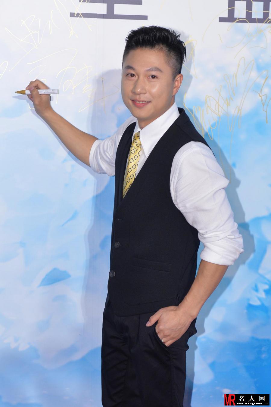 熊爸李小鹏人气火爆 喜获明星风尚偶像奖(1)