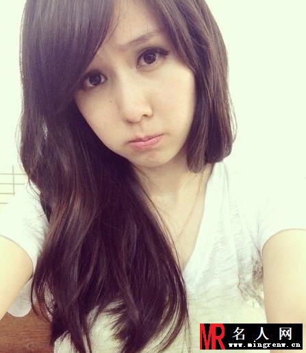 柯震东绯闻女友Tracy曝光 长发披肩清纯可爱(1)
