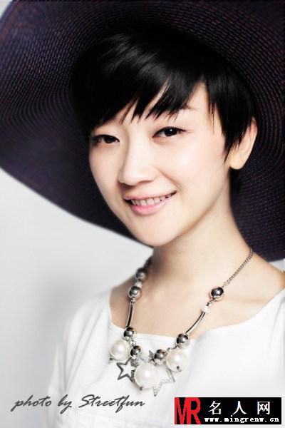 张瑶夏日风写真曝光  短发彰显时尚干练(1)