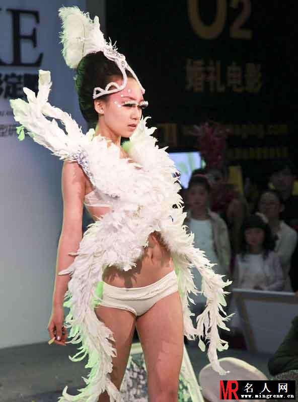大连国际婚恋节 众模特雷人扮相出位抢镜(1)