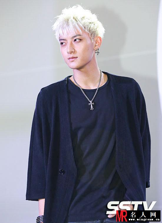 2014年7月EXO现身FASHION CADE活动现场帅气时尚黄子韬图片(1)