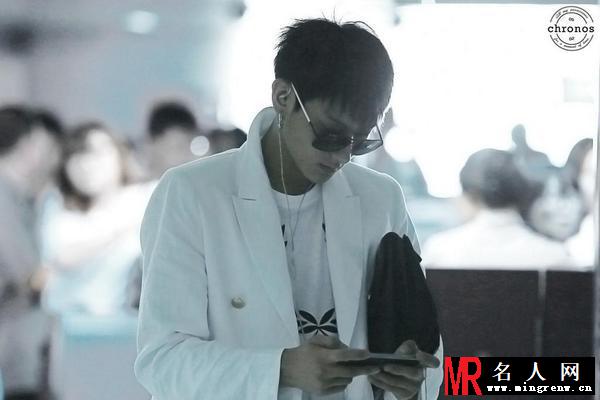 2014年8月EXO仁川飞天津机场时尚写真帅气无敌黄子韬图片写真(1)