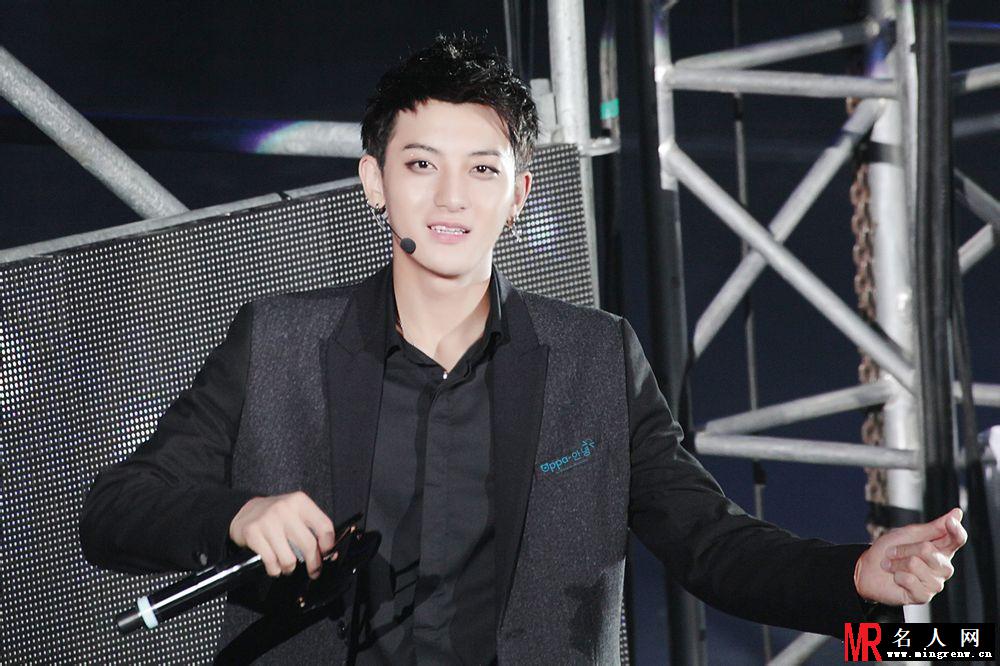 2014年8月EXO帅气亮相三星GALAXY南京音乐节黄子韬图片(1)