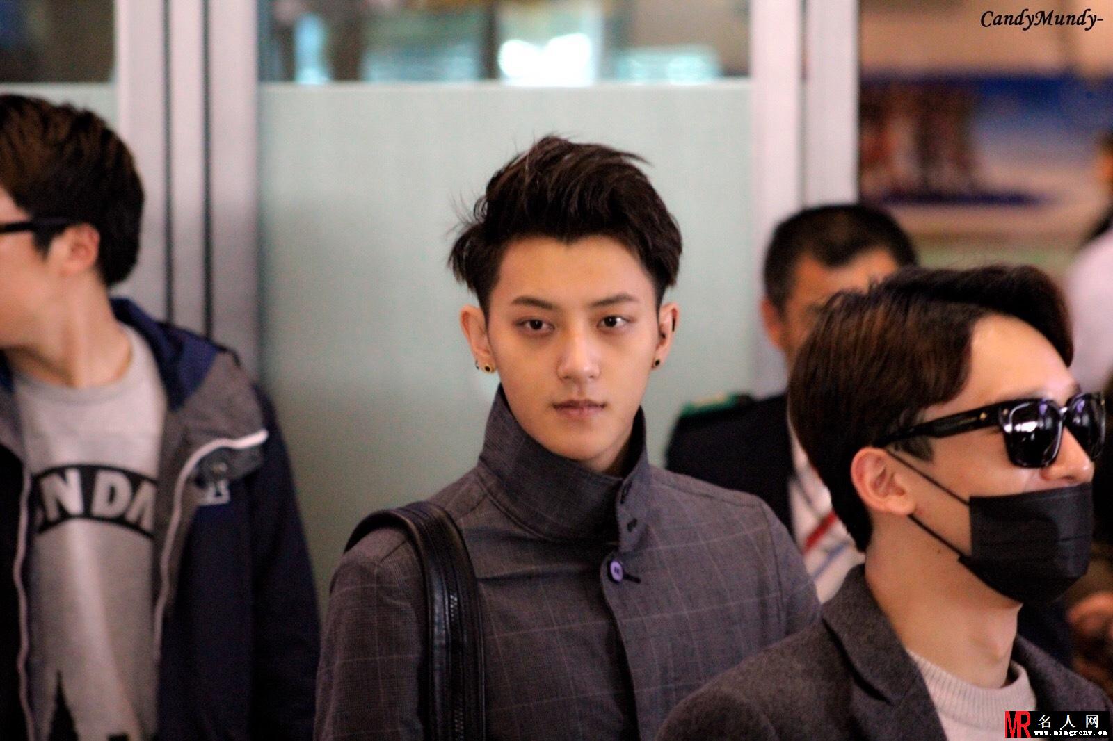 2014年11月EXO日本福冈飞韩国机场写真黄子韬图片写真尽显时尚潮范(1)