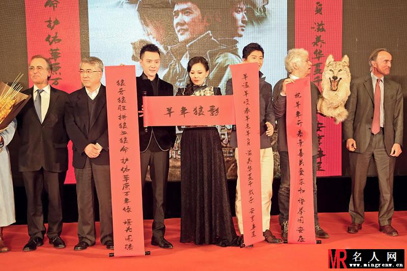 2015年《狼图腾》全球首映礼 冯绍峰帅气短发登台(1)