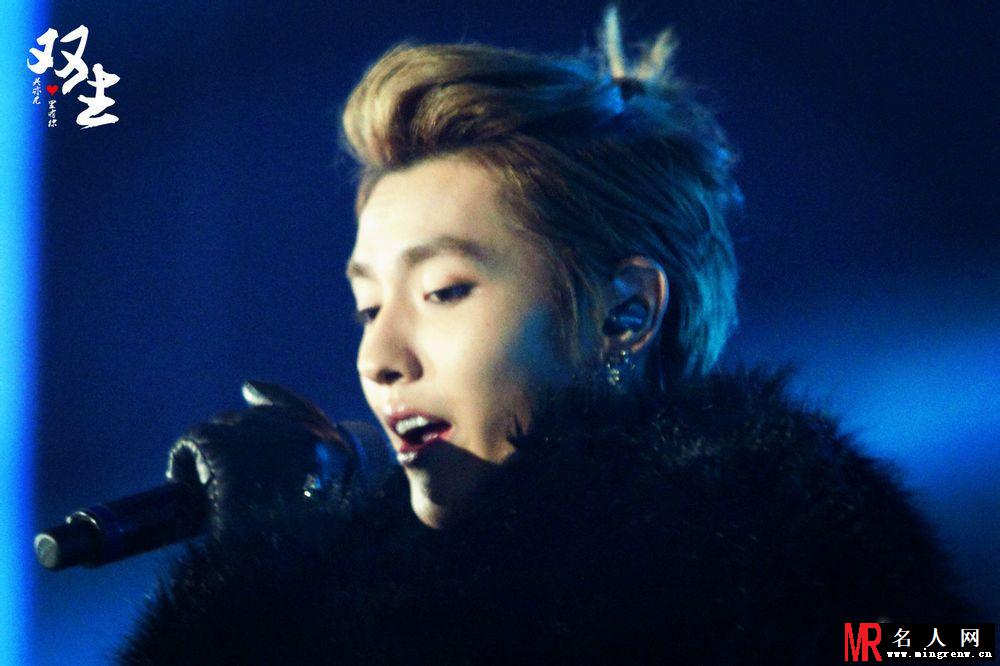 吴亦凡2013年亮相韩国SMWEEK火爆现场 颜值惊人(1)