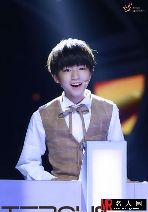TFBOYS《年代秀》现场照片(1)