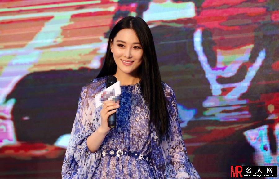 张馨予亮相某手机游戏发布会 对李晨死心期待新恋情(1)