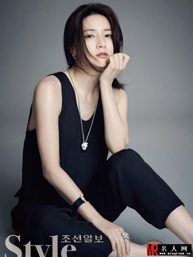 李英爱优雅登杂志 慵懒气质彰显女神魅力(1)